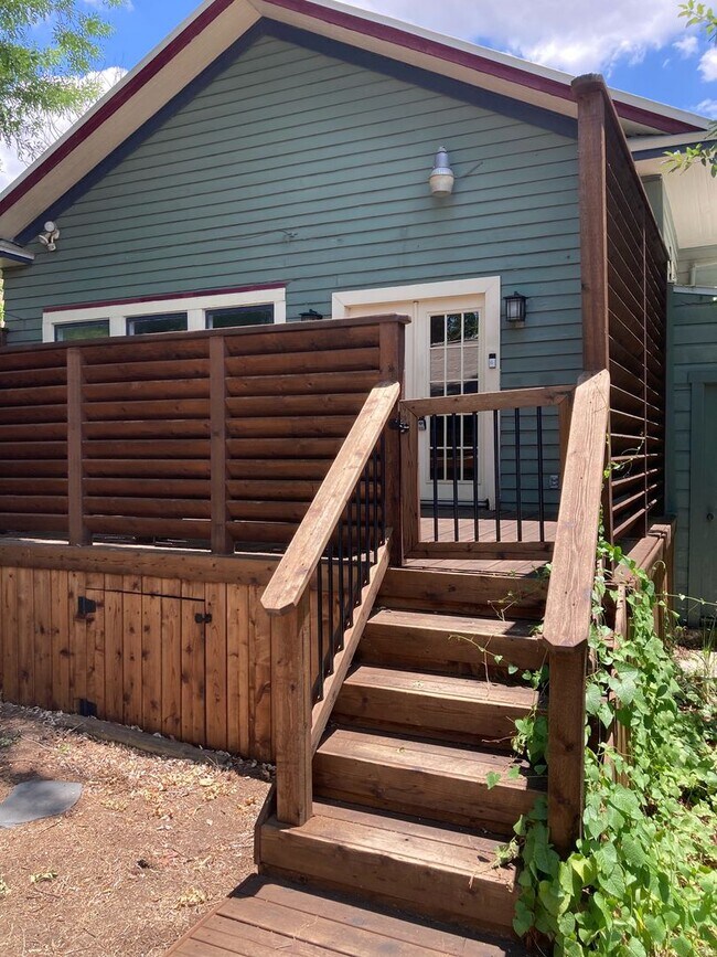 Building Photo - ZERO APPLICATION FEE FOR THIS ALTA VISTA BUNGALOW!