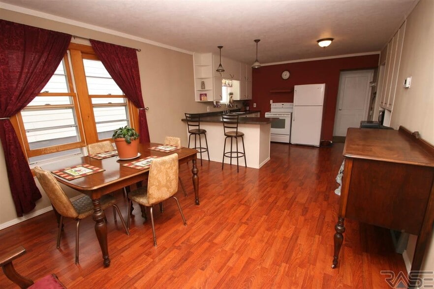 Kitchen - 2313 South Duluth Avenue
