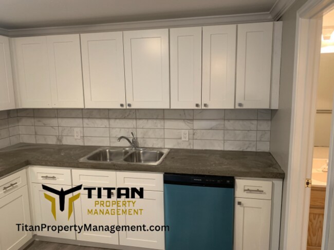 Building Photo - Studio Apartment with Great Location