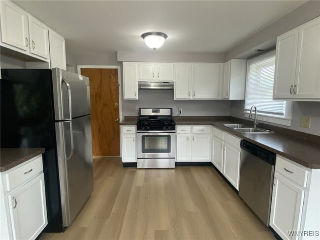 Building Photo - 5846 Sheridan Dr