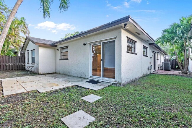 Building Photo - 10824 SW 132nd Cir Ct