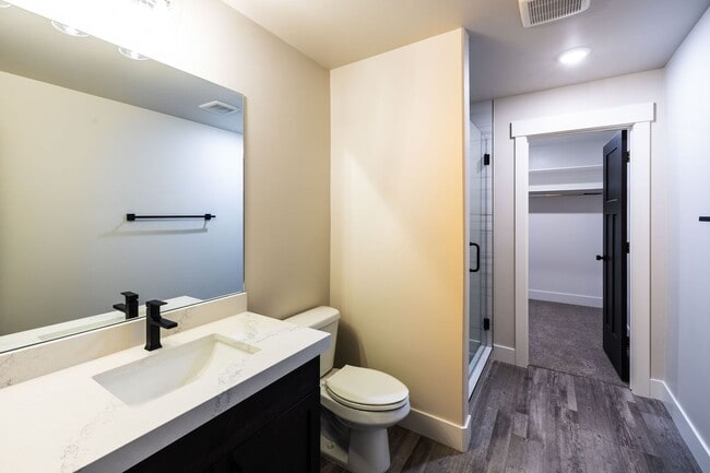 Building Photo - 715 Pine Ridge Ln