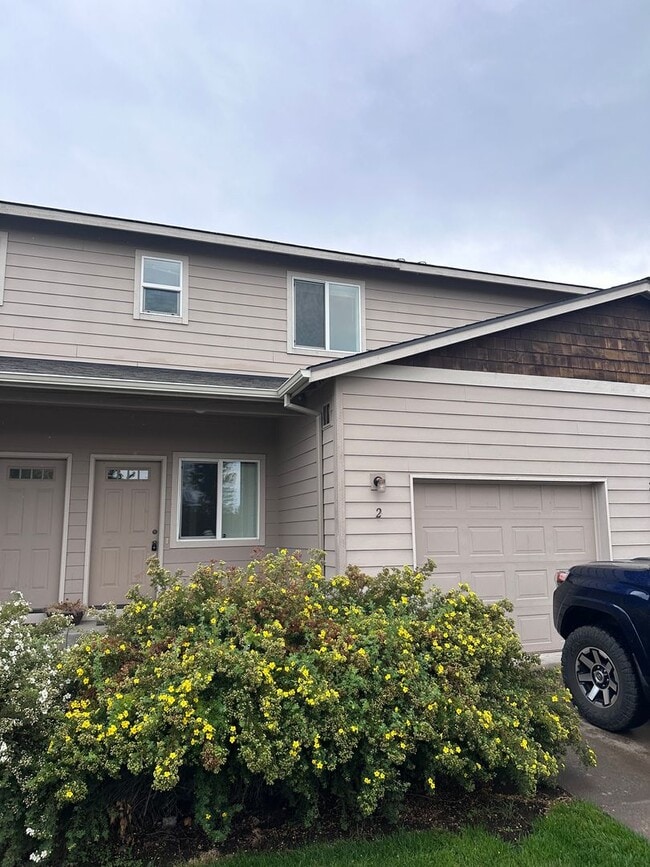 Building Photo - Newly Updated 3 Bedroom Available 12/1