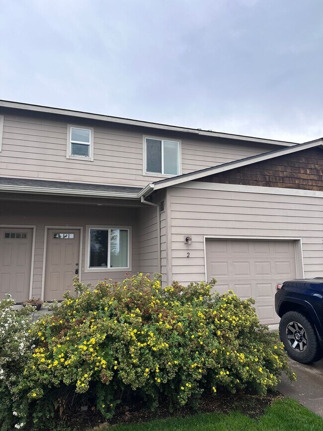 Building Photo - Newly Updated 3 Bedroom Available NOW