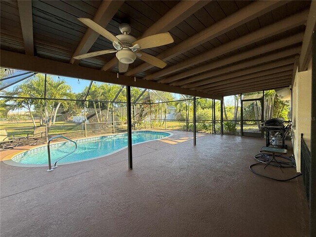 Building Photo - 819 S Gondola Dr