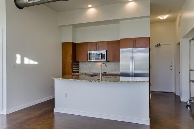 Building Photo - 2235 E 6th St