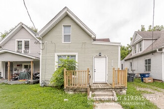 Building Photo - 4037 Peak-