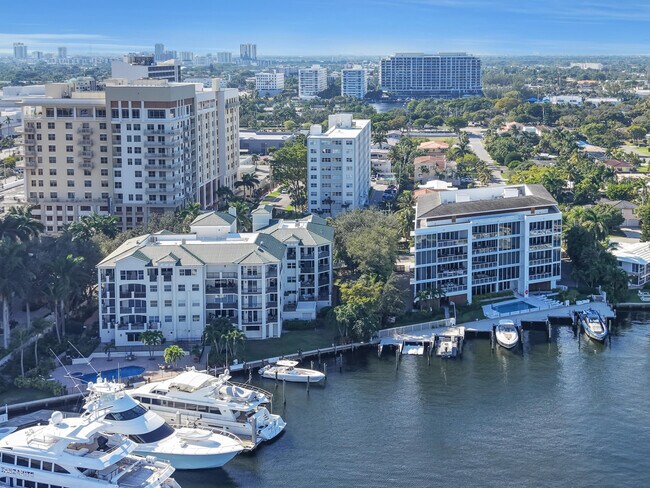 Building Photo - 2555 NE 11th St