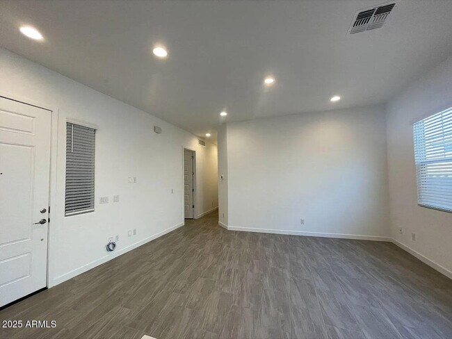 Building Photo - 207 E Gemini Pl