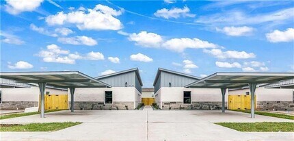 Building Photo - 11 Playa Dr