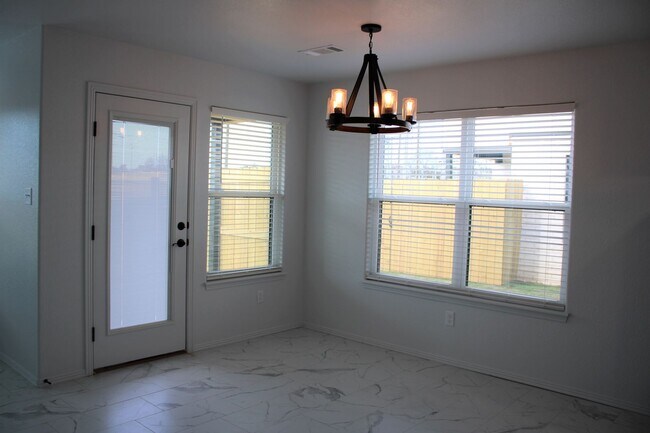 Building Photo - COX-NORTHRIDGE DR-1