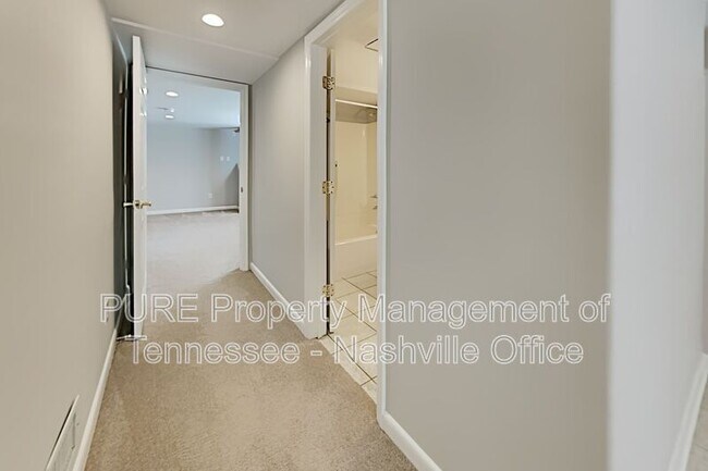 Building Photo - 573 Whispering Hills Dr