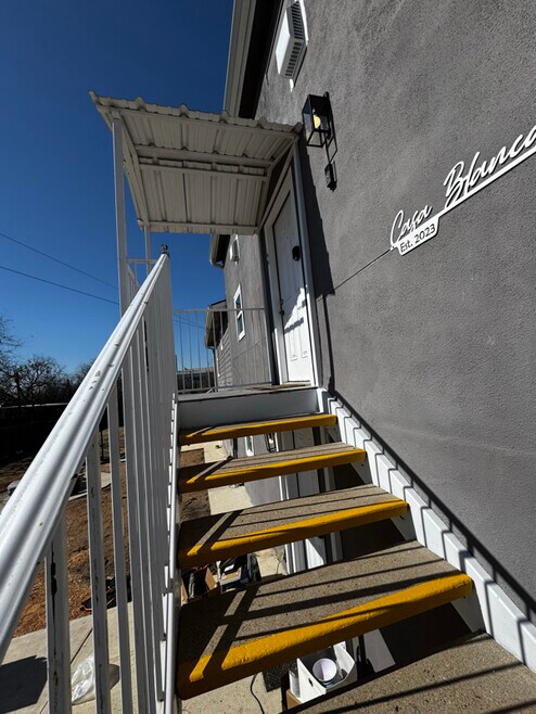 Building Photo - 319 S Olive St