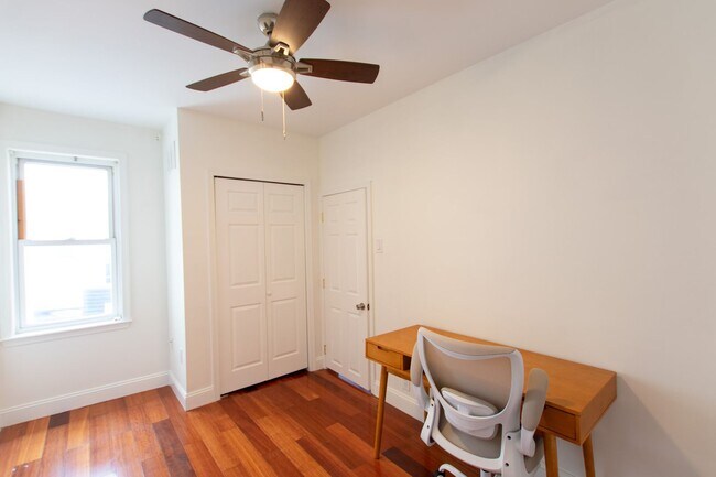 Building Photo - Excellent South Philadelphia Row Home
