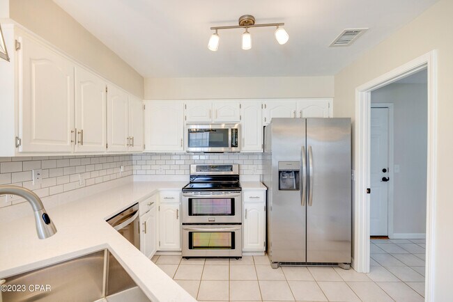 Building Photo - 108 Leeward Way