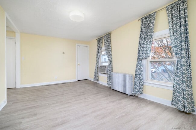 Building Photo - 75 Soundview Ave