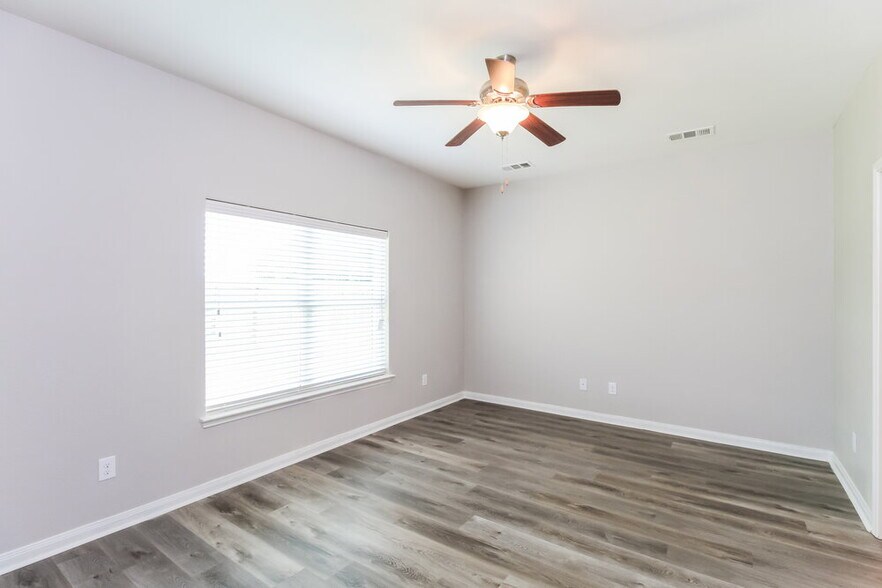 Building Photo - 900 Princewood DR
