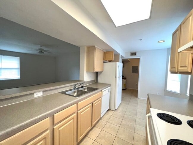 Building Photo - Move in NOW- Spacious 2 bedroom 1 bath condo on 3rd floor in gated community! Water included with...