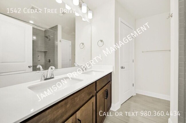 Building Photo - 1542 Cedar Tree Dr