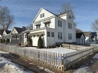 Building Photo - 715 Lansing St