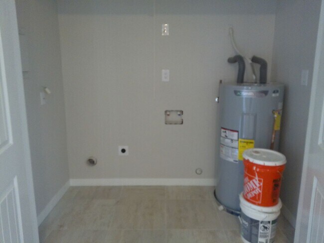 Building Photo - Long Term Duplex rental