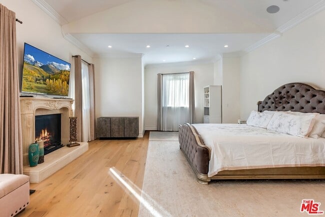 Building Photo - 345 S Saltair Ave