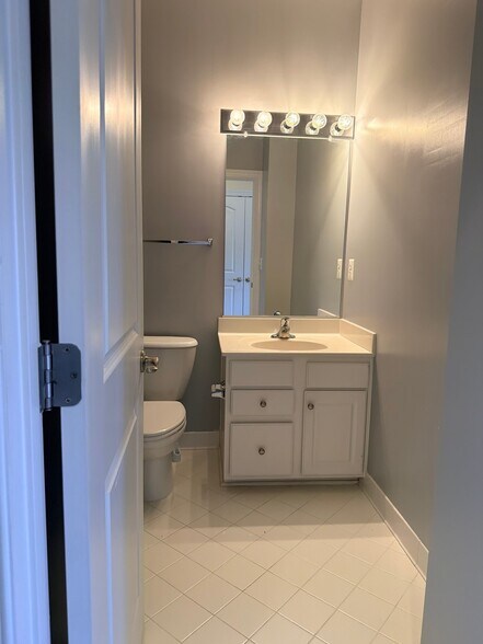 Building Photo - 15908 Mackenzie Manor Dr