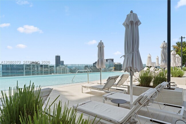 Building Photo - 300 Biscayne Blvd