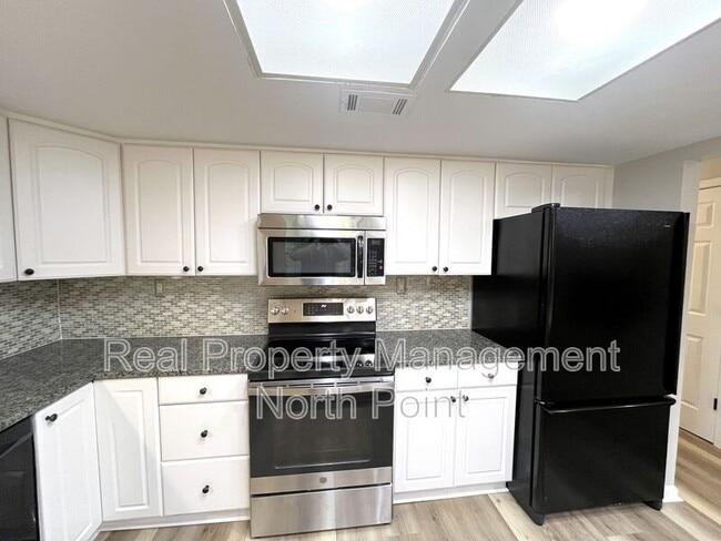 Building Photo - 3030 Steeplechase Dr