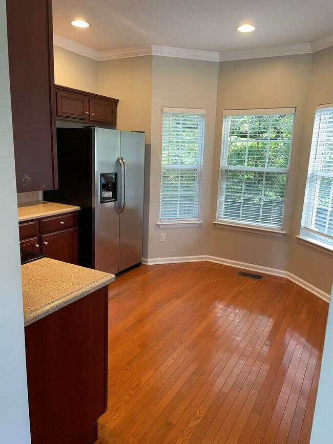 Building Photo - 4beds3bath House for rent