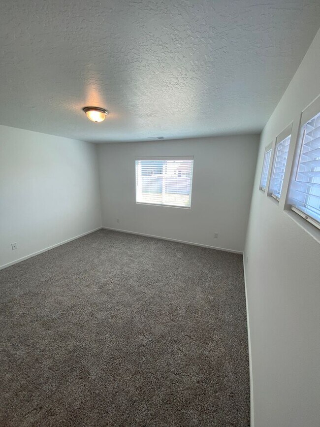 Building Photo - Stunning 3 Bed 2 Bath Rancher in Spokane V...