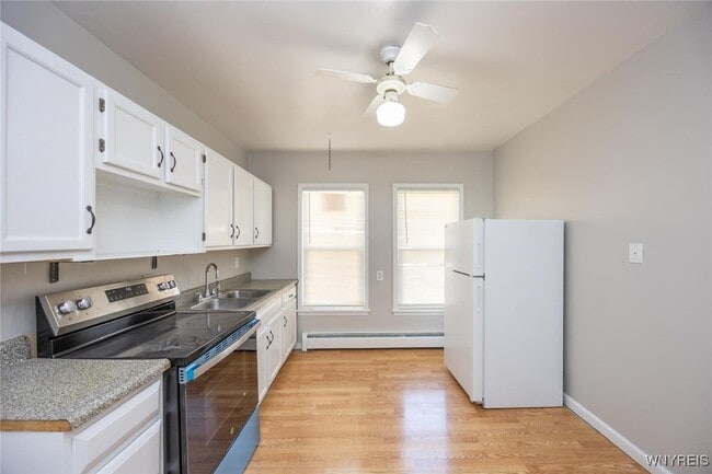 Building Photo - 1953 Falls St