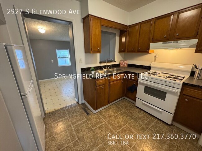 Building Photo - Convenient 3 Bed, 1 Bath Home with Large R...