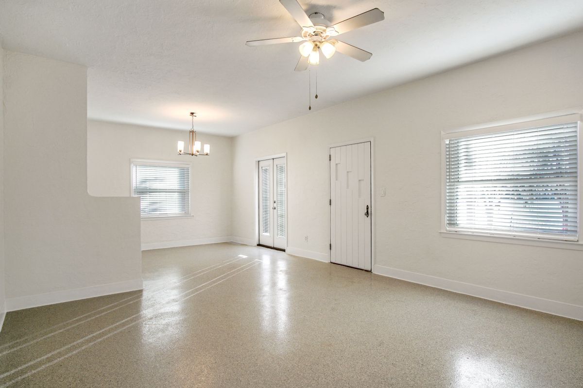 Building Photo - 1647 Lake Ella Dr