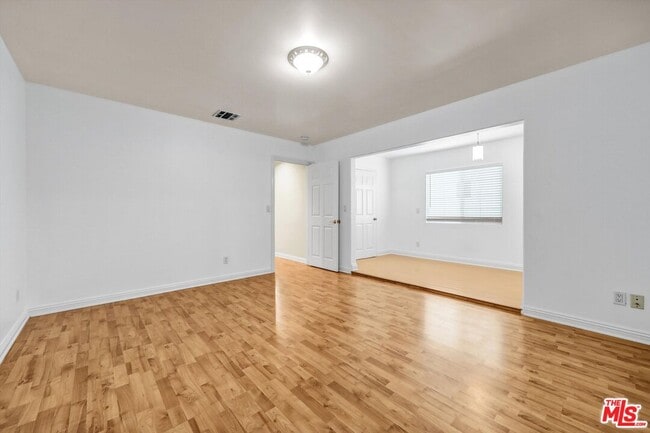 Building Photo - 4421 Prospect Ave