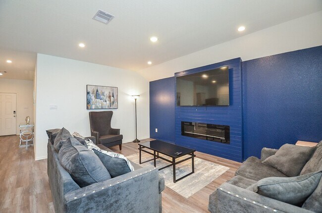 Building Photo - 11921 Summer Oak Trl