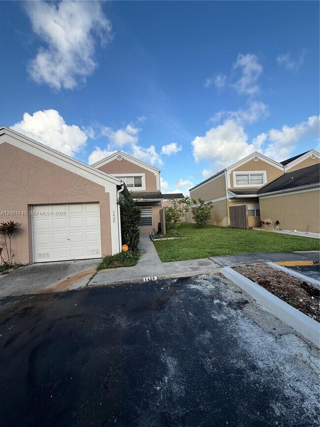 Building Photo - 1425 NW 124th Ave