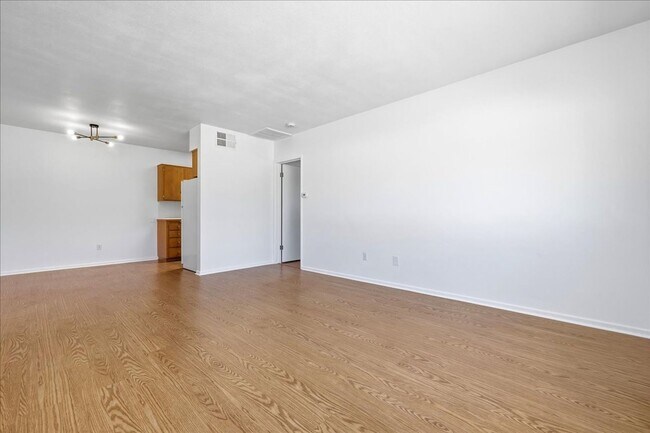 Building Photo - 4444 E Sunny Dunes Rd