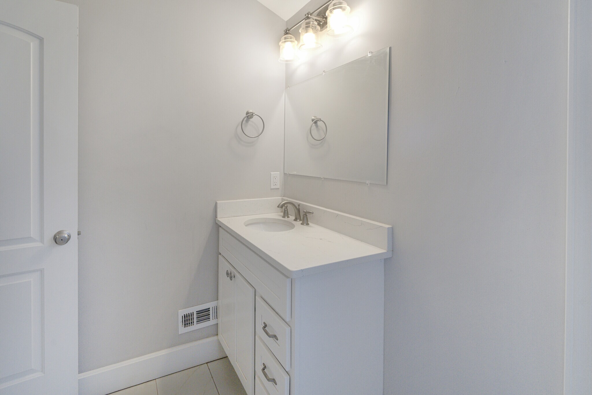 Building Photo - 8729 Bridgeport Ave