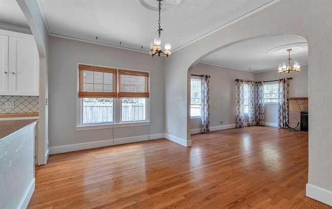 Building Photo - 316 18th Ave NE