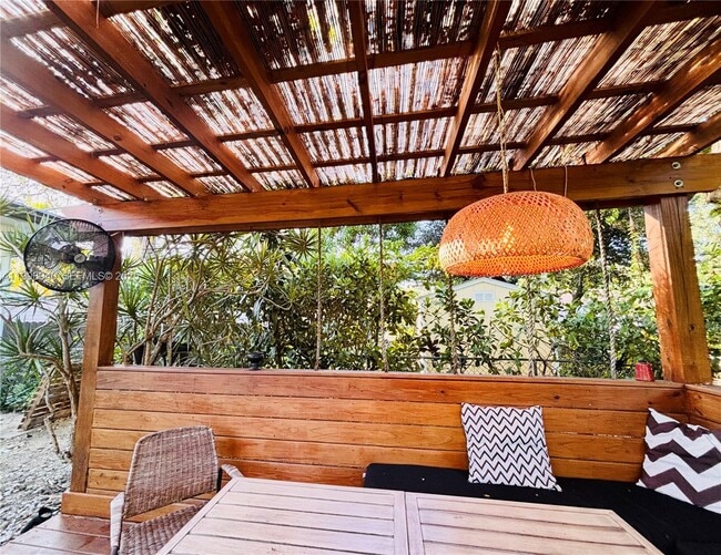 Building Photo - 330 NE 88th St