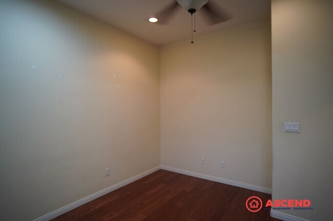 Building Photo - Beautiful Home in the Northwest!