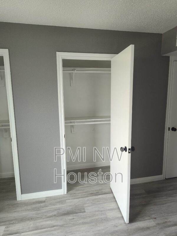 Building Photo - 2687 Gessner Rd