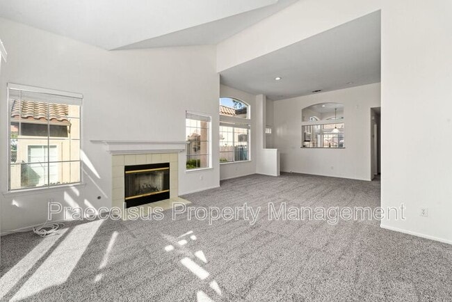 Building Photo - 2394-A Greenbriar Dr