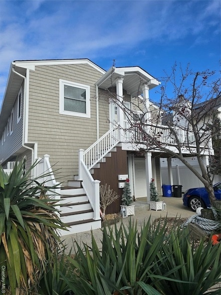 Building Photo - 359 E Pine St