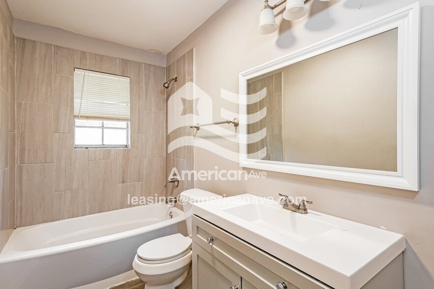 Building Photo - 2825 Glenderry St