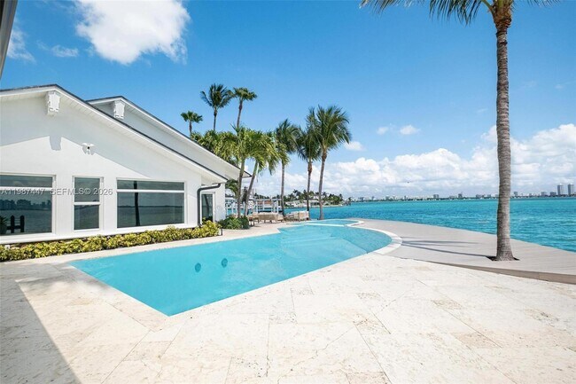 Building Photo - 1365 Bay Terrace