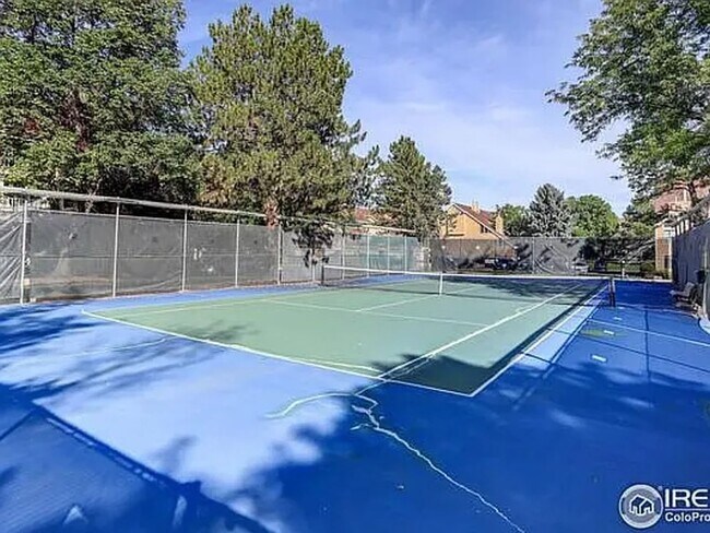 Building Photo - Updated Top-Floor Condo in Boulder’s Powde...