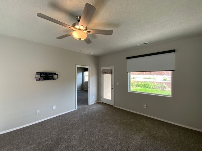 Building Photo - 3 Bedroom Single Story Home Available Near...