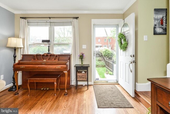 Building Photo - 629 S Henry St